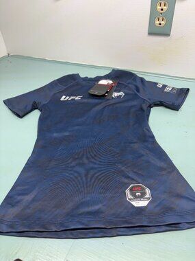 UFC Venom Women's Small shirt